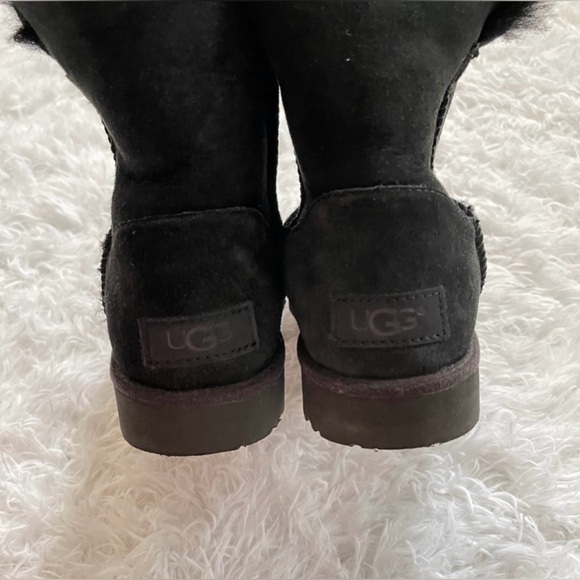 UGG Big Kids Black Boots Size 5 - Picture 3 of 6